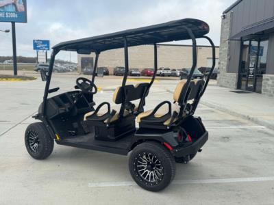 2023 Cushman Tour LSV Lithium Ion Golf Cars